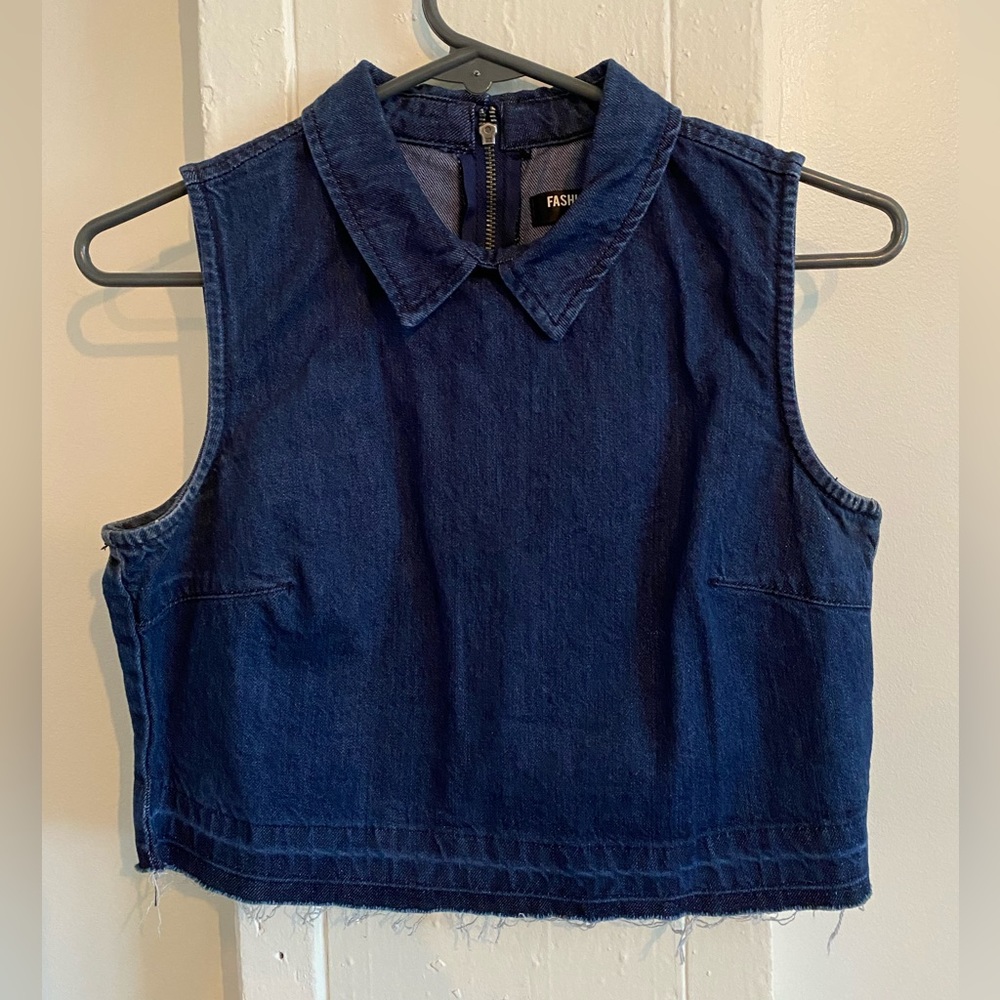 Size Small Fashion Union denim cropped top with collar.